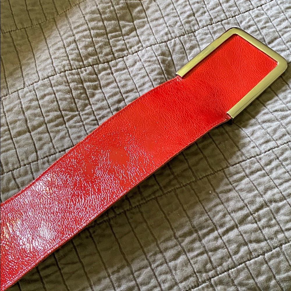 Topaz Red patent leather belt, with 4” Silver buckle


Made in Italy